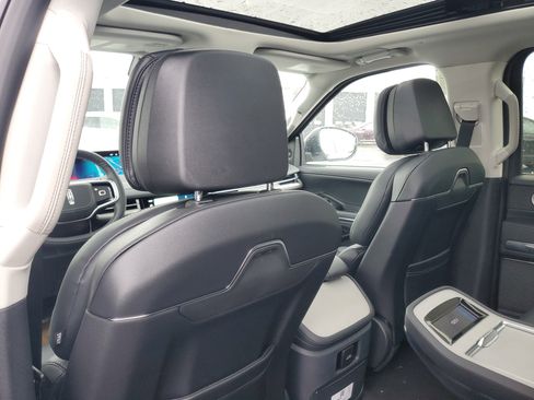 New 2026 Lincoln Navigator Reserve AWD/4WD image 28
