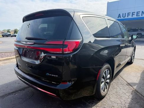 Used 2024 Chrysler Pacifica Limited FWD image 4