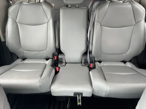 Used 2024 Toyota Sienna XLE image 37