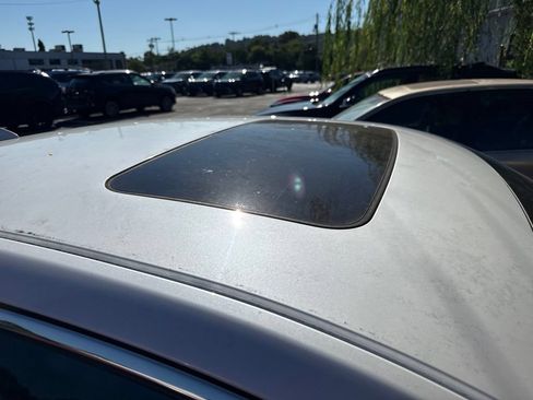 Used 2015 Chevrolet Malibu LT FWD image 2