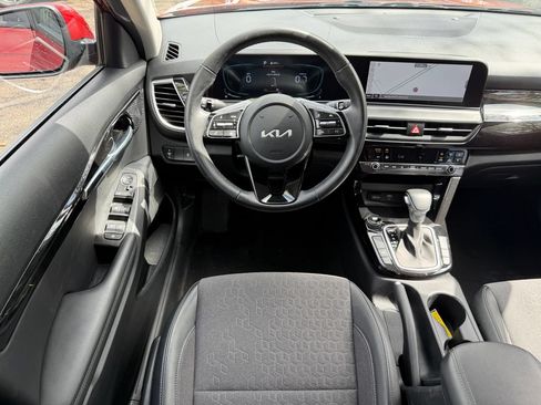 Used 2025 Kia Seltos S FWD image 16