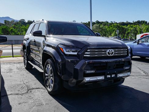 Used 2025 Toyota 4Runner Limited AWD/4WD image 2