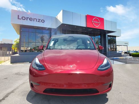 Used 2024 Tesla Model Y Long Range RWD image 2