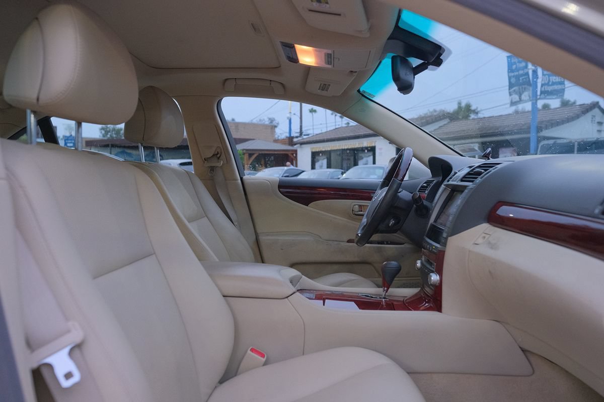Used 2011 Lexus LS 460 w/ Comfort Pkg RWD image 30