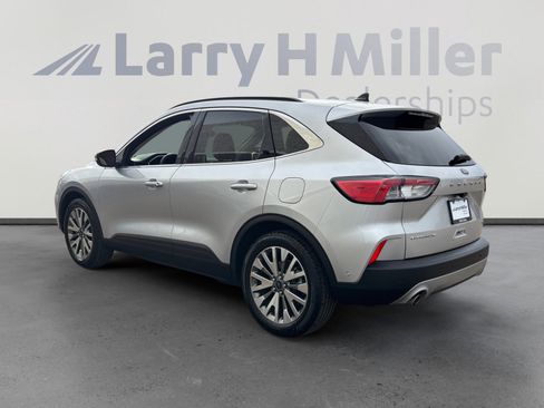 Used 2020 Ford Escape Titanium image 3