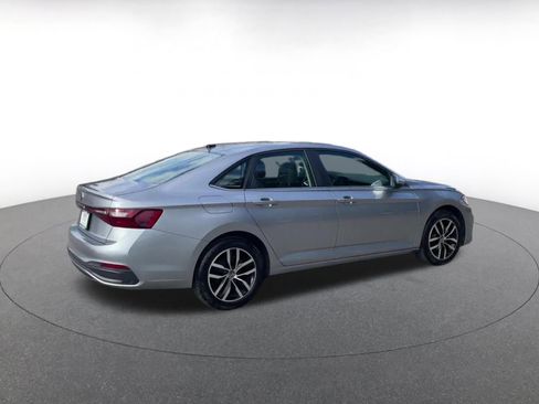 Used 2025 Volkswagen Jetta SE image 14