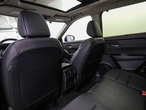 Used 2023 Nissan Rogue SV w/ SV Premium B Package image 19