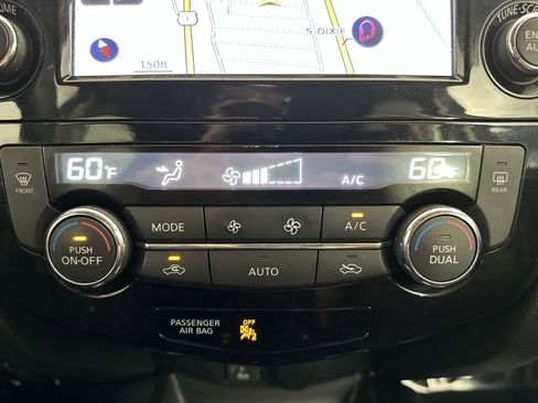 Used 2016 Nissan Rogue SL image 23