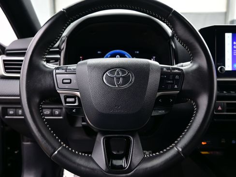 Used 2025 Toyota Camry SE FWD image 23