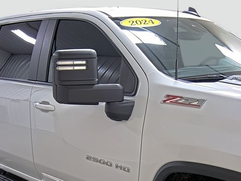 Used 2024 Chevrolet Silverado 2500 LT AWD/4WD image 11