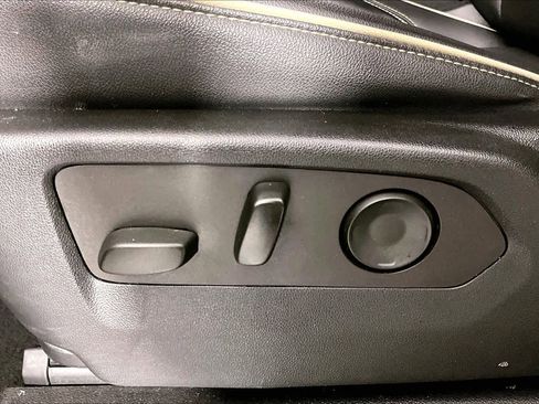 Certified 2021 GMC Yukon SLT w/ SLT Luxury Package image 32