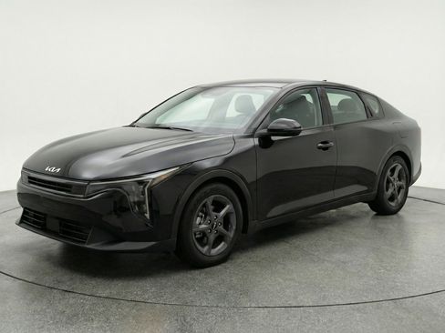 Used 2025 Kia K4 LXS image 3