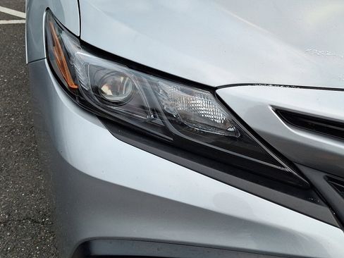 Used 2023 Toyota Camry SE image 9