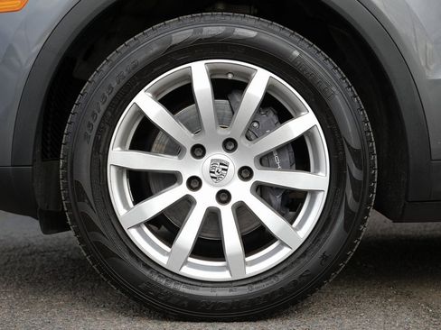 Used 2020 Porsche Cayenne image 13