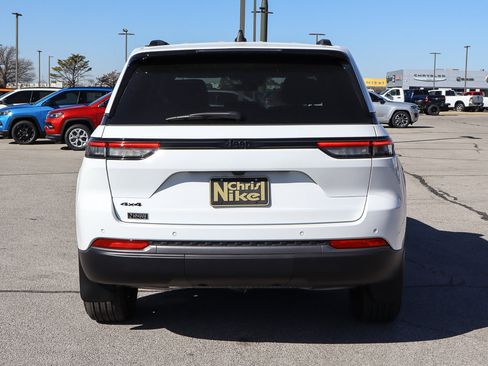 New 2026 Jeep Grand Cherokee Altitude AWD/4WD image 6