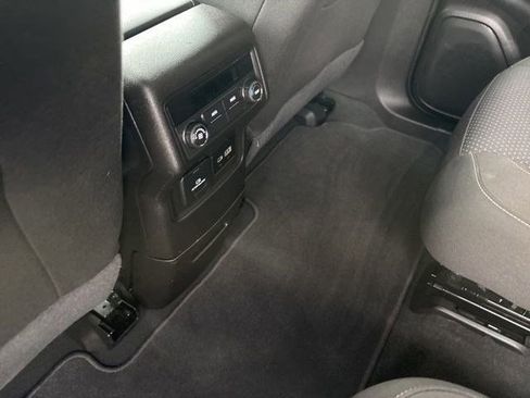 Used 2023 GMC Acadia SLE w/ Driver Convenience Package FWD image 32