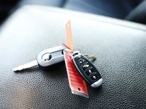 Used 2013 Ford F250 Lariat image 34