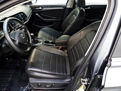 Used 2021 Volkswagen Jetta SE w/ SE Cold Weather Package FWD image 8