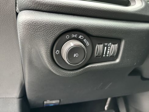 New 2026 Chrysler Pacifica Select image 11