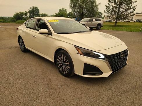 Used 2023 Nissan Altima 2.5 SV FWD image 4