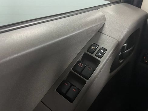 Used 2012 Nissan Frontier SV AWD/4WD image 14