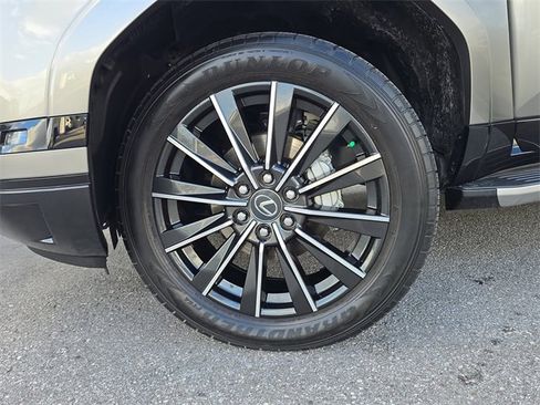 Used 2024 Lexus GX 550 image 32