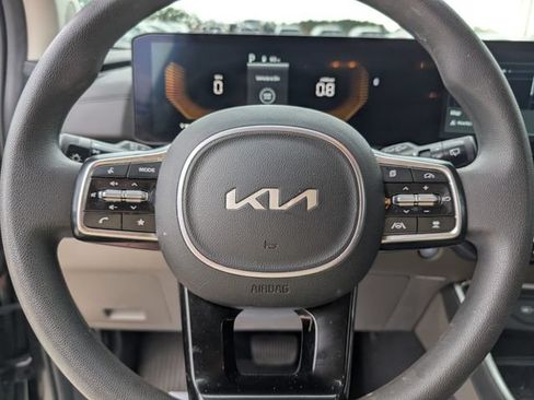 Used 2025 Kia Carnival LX FWD image 20