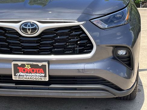 Used 2025 Toyota Highlander XLE AWD/4WD image 8