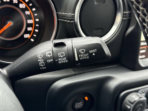 Used 2019 Jeep Wrangler Unlimited Sahara image 27