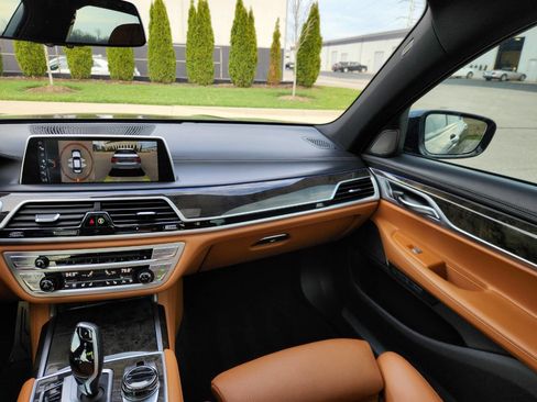 Used 2017 BMW 750i xDrive image 17