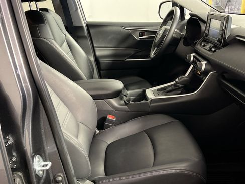 Used 2021 Toyota RAV4 XLE Premium image 28