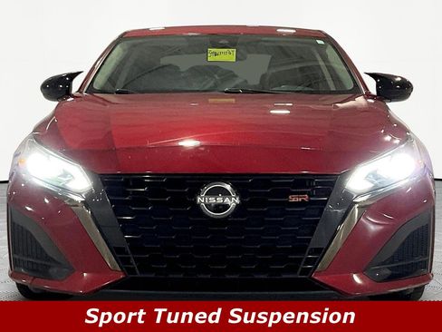 Used 2023 Nissan Altima 2.5 SR FWD image 2