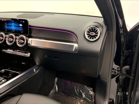 Certified 2021 Mercedes-Benz GLB 250 image 27