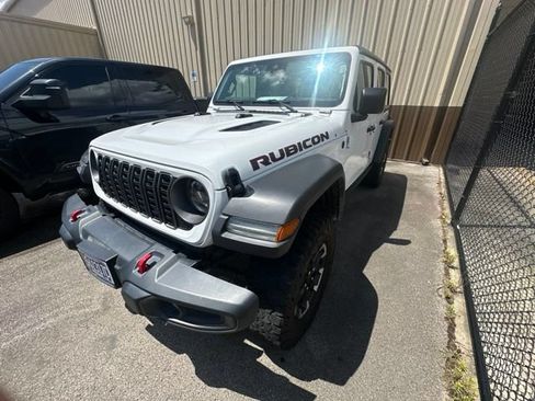Used 2025 Jeep Wrangler Unlimited Rubicon AWD/4WD image 2