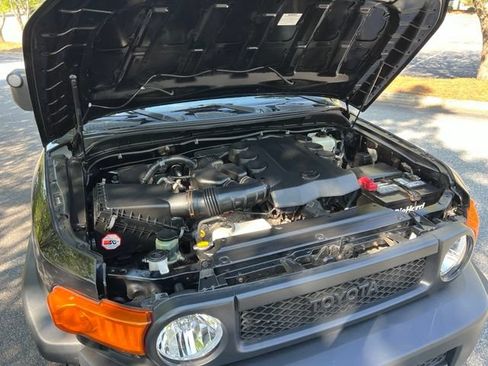 Used 2010 Toyota FJ Cruiser 4WD w/ Upgrade Pkg 2 image 32