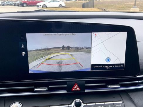 Used 2025 Hyundai Elantra SEL image 15