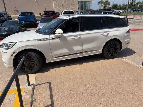 Used 2021 Lincoln Aviator Reserve w/ Equipment Group 210A AWD/4WD image 3