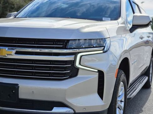 Used 2024 Chevrolet Suburban LT RWD image 9