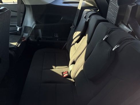 Used 2022 Ford Explorer XLT image 11