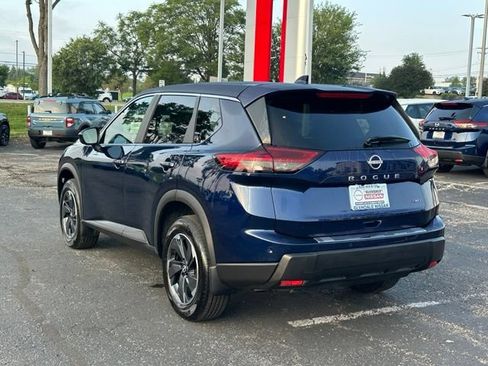 Used 2025 Nissan Rogue SV AWD/4WD image 6