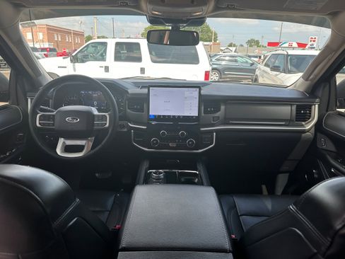 Used 2024 Ford Expedition XLT AWD/4WD image 9