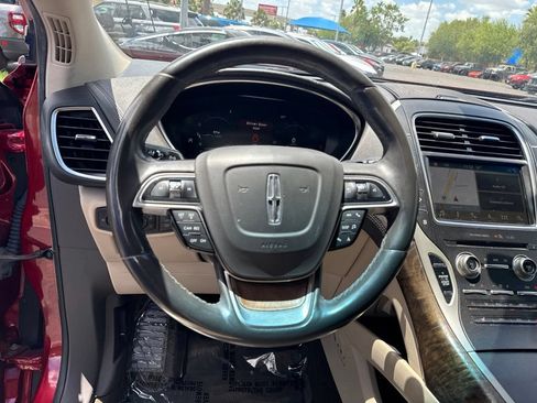 Used 2019 Lincoln Nautilus Select FWD image 12