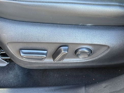 Used 2022 Toyota Highlander XLE image 14