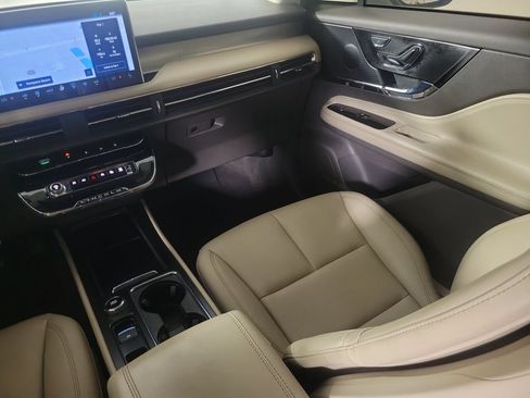 Used 2024 Lincoln Corsair FWD image 10
