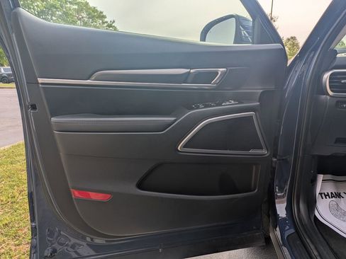 Used 2025 Kia Telluride S image 11