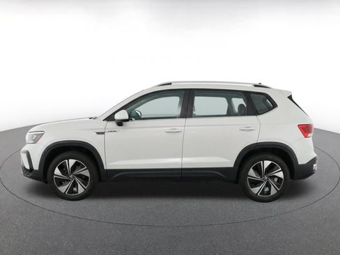Used 2026 Volkswagen Taos SE AWD/4WD image 4