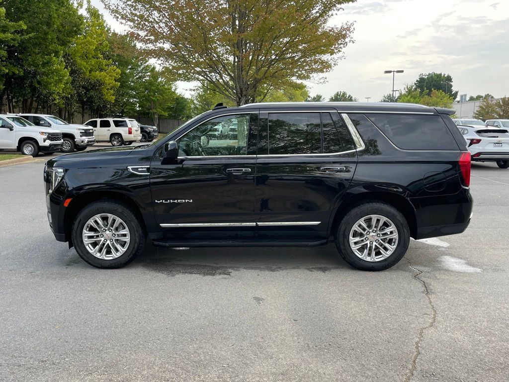 Used 2024 GMC Yukon SLT AWD/4WD image 4