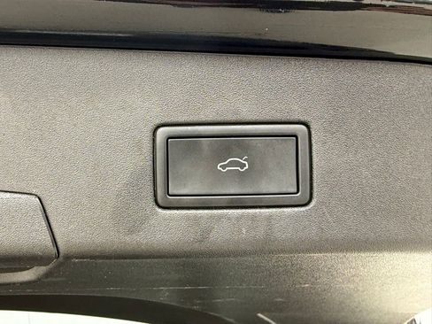 Used 2022 Volkswagen ID.4 Pro S RWD image 7
