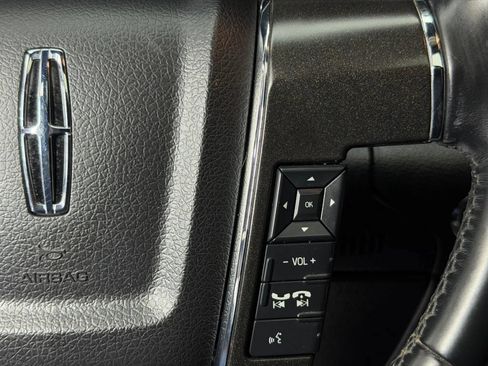 Used 2015 Lincoln Navigator 4WD image 34