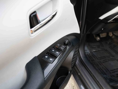 Used 2017 Toyota Prius Four image 7